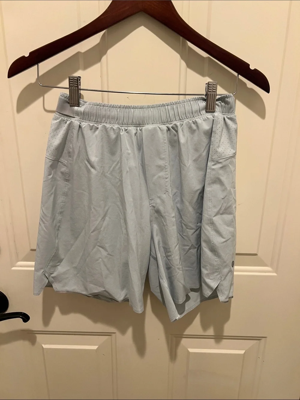 Lululemon men’s 6” inch inseam mint light blue size small lined